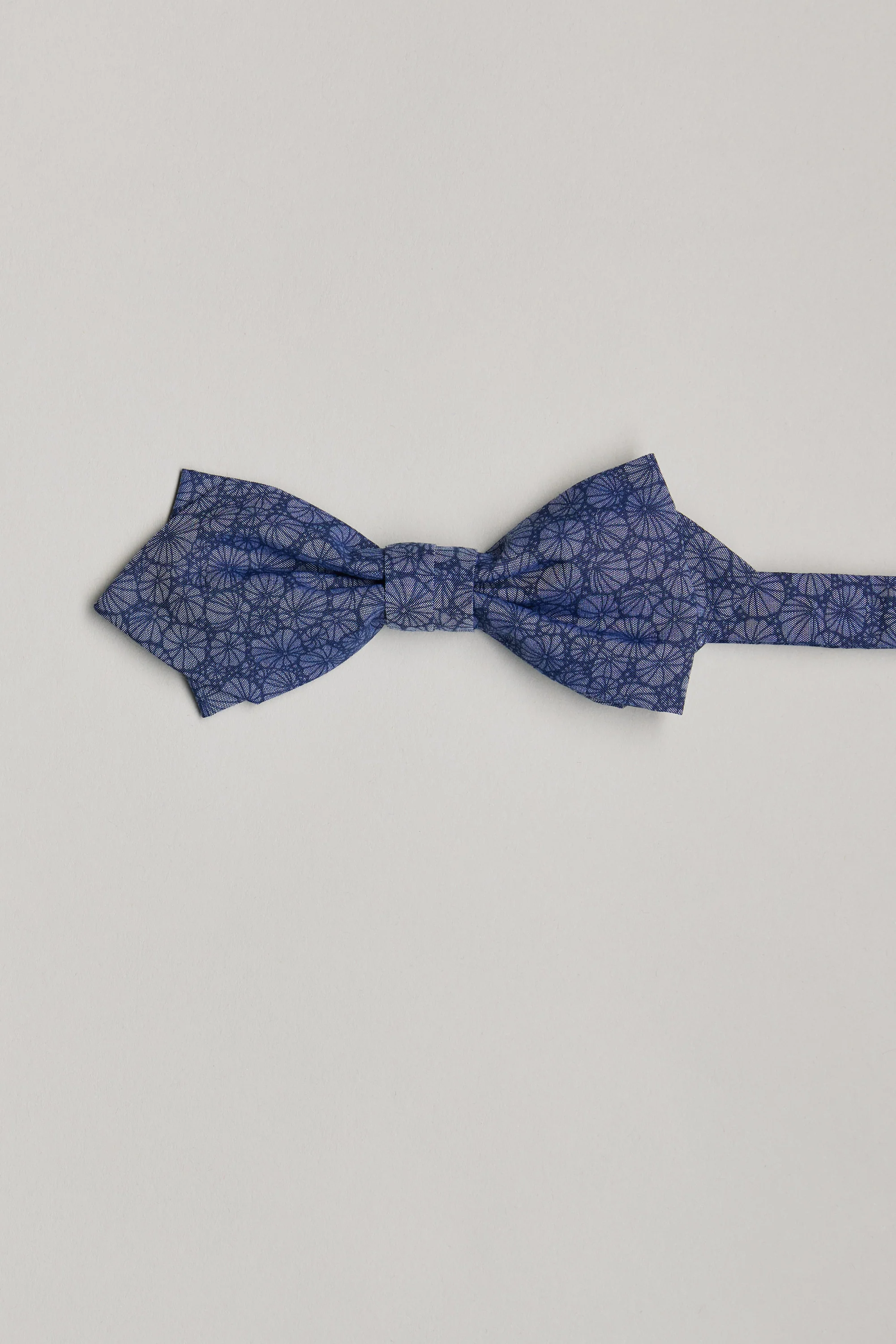 Seashell Bloom Liberty Bow Tie